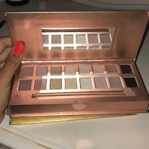 style essentials Makeup - Essential Nudes Eyeshadow Collection style essentials Makeup - Essential Nudes Eyeshadow Collection
